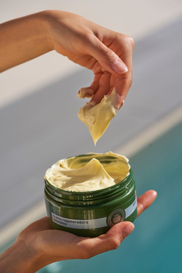 _3IM6178_Original Přírodní Regenerační Krém S Bio Extra Panenským Olivovým Olejem, Aloe Vera a Včelím Voskem