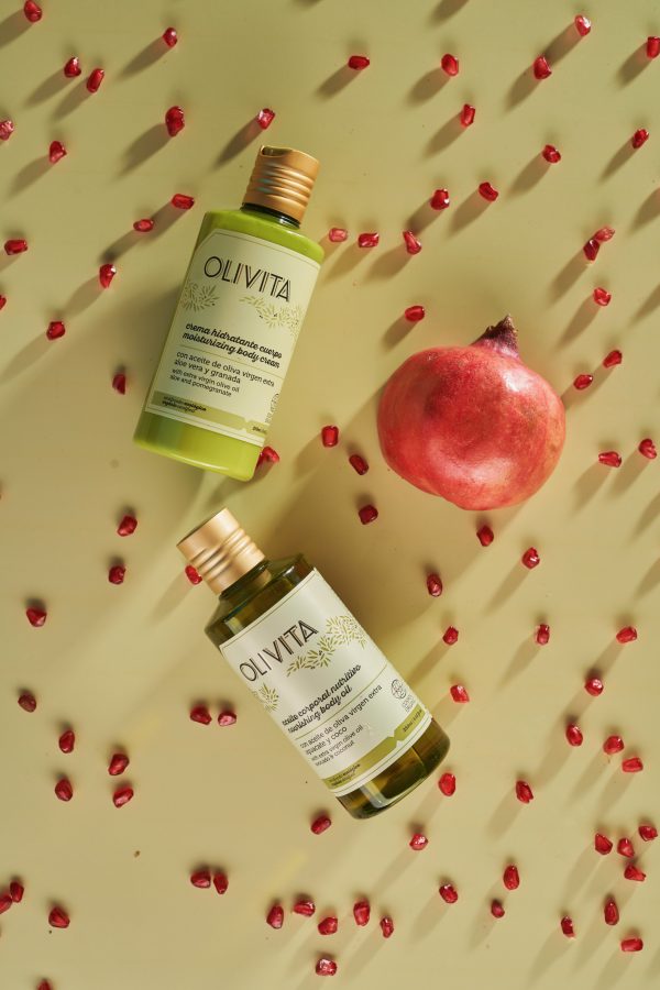 _3IM8782 Hydratační Tělový Krém s Extra Panenským Olivovým Olejem, Aloe Vera a Granátovým Jablkem OLIVITA